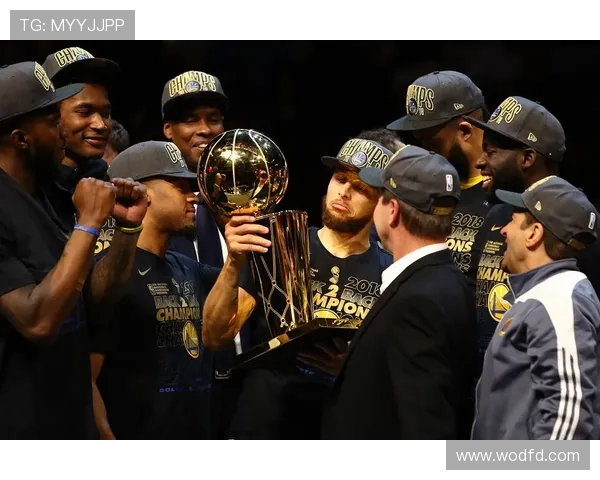 NBA季后赛激战正酣多支豪强争锋球星表现引爆全球篮球迷热情 - 副本 - 副本 (2)